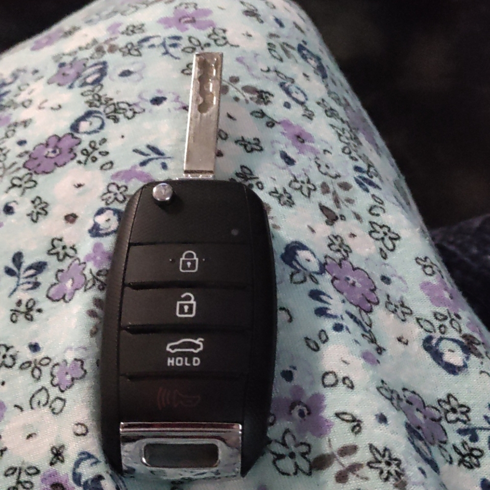 Kia Optima Flip Key Fob 4 Button Keyless Entry - Picture 3 of 3